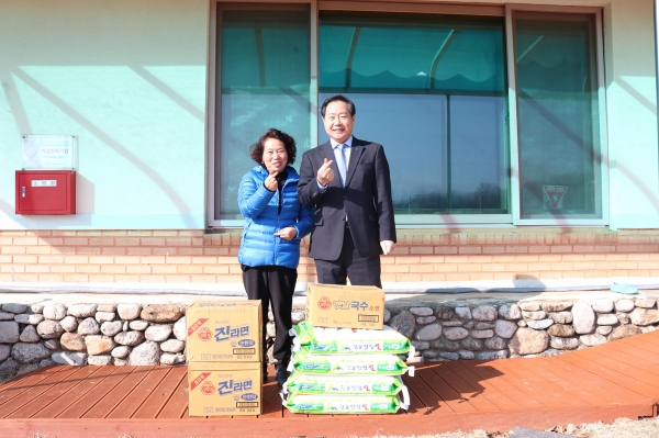 공주대, 설 앞두고 사회복지시설 찾아 성금 전달 및 격려