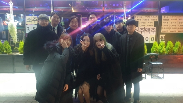 조한기 예비후보 청년층 정책간담회 후 기념촬영 모습