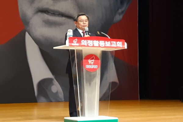 김태흠 국회의원 의정보고회 참석한 노박래 서천군수