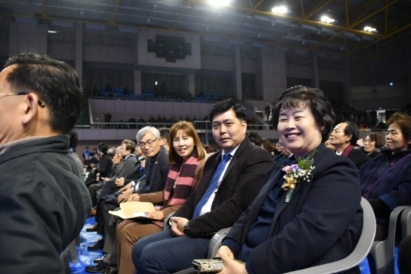 박수현 전 청와대 대변인 출판기념회 참석한 송복섭 부여군의회 의장을 비롯한 민주당 소속 군의원