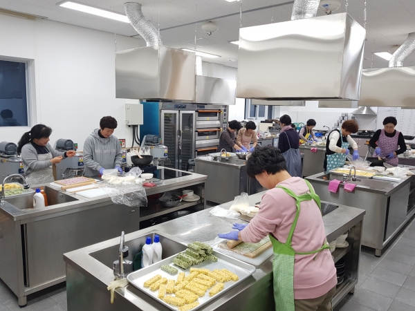 평생학습관 건강한 집밥요리 강의 장면