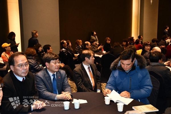 송행수 예비후보 출판기념회에 참석한 정국교 전 국회의원, 최동식·박영순 대덕구 국회의원 예비후보