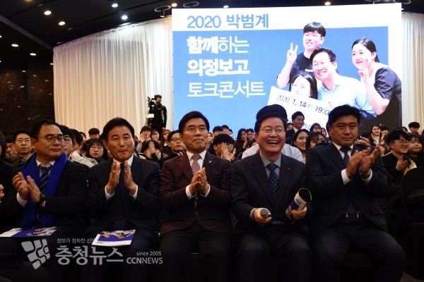 (우측부터) 김종천 대전시의회 의장, 장종태 서구청장, 황인호 동구청장, 박용갑 중구청장, 안필용 유성을 국회의원 예비후보