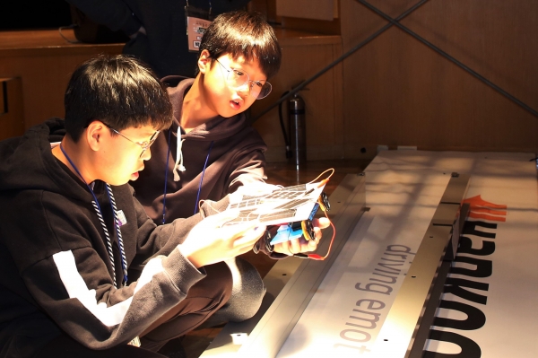 지난 13일부터 17일까지 2차례에 걸쳐 진행한 '2020 한국아카데미하우스 과학캠프'가 성황리에 종료