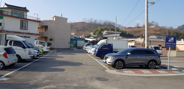 예산읍 대회리 221-3, 270-25 예산시네마 뒤에 조성된 쌈지 주차장 모습