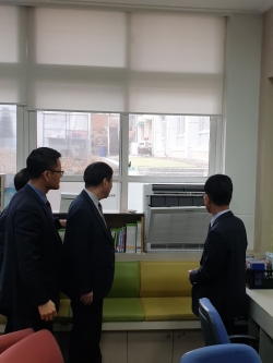 22일 충남여중을 방문해 학교 미세먼지 대응상황 점검