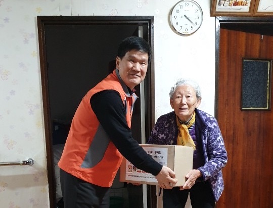 한국타이어 봉사단 보훈가족 대상 봉사활동 모습