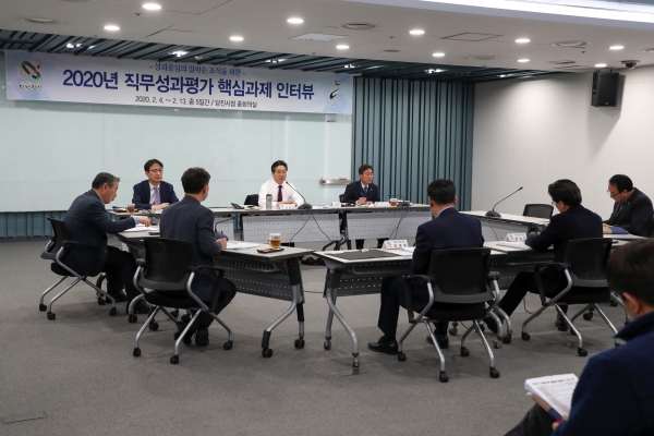 직무성과평가 핵심과제 인터뷰 진행 모습