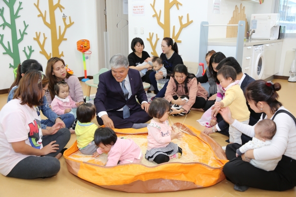 금산군 민선7기 공약사업 순항(다문화가정 격려).