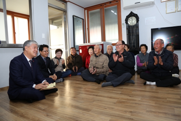 금산군 민선7기 공약사업 순항(제원면 경로당 격려).
