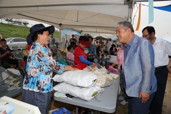 금산군 민선7기 공약사업 순항(축제장 주민격려)