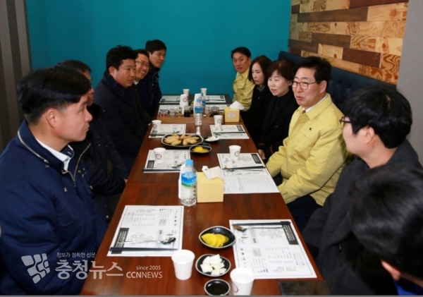 양승조 충남도지사와 아산시의회 의원들이 지역경제 활성화방안 간담회