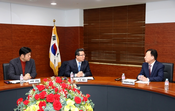 설동호 교육감 코로나19 확산과 관련해 21일 학원 분야 대책회의 주재 모습