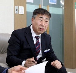 행정국장 기자회견 모습