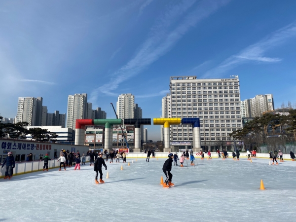 무료 야외스케이트장 모습