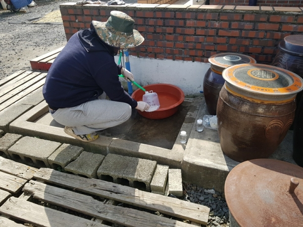 지하수 수질검사 실시 모습