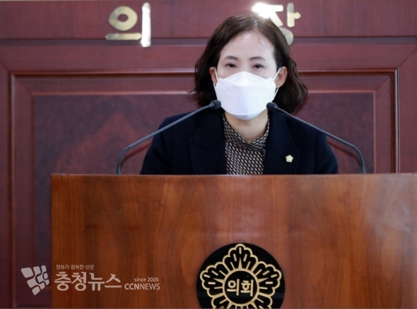 5분 발언하는 아산시의회 조미경의원 / 충청뉴스 최형순 기자