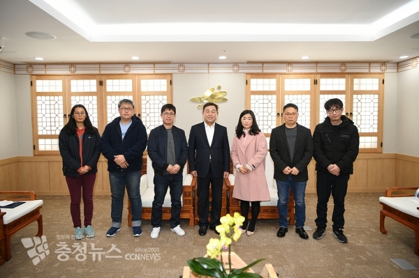 다자녀 가구 전·월세보증금 및 주택구입 대출이자 지원증서 수여 후 단체사진