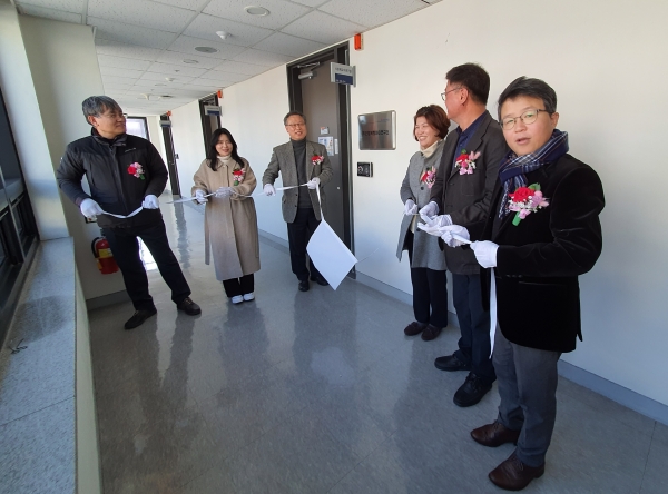 아동복지학과 나종혜, 손승희 교수를 중심으로 설립된 ㈜더행복한아이연구소의 문을 열었다