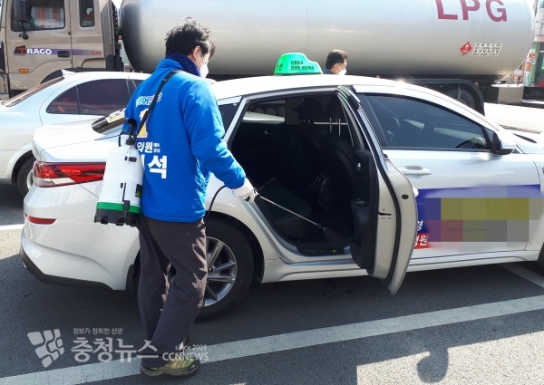 택시 방역하는 더불어민주당 문진석 천안갑 국회의원 예비후보