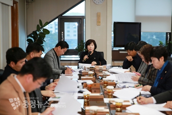 아산시의회 제1회 의원회의 장면