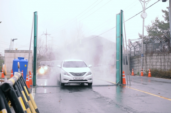 차량소독기 설치 방역 모습