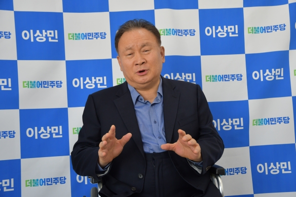 이상민 의원 (충청뉴스) 인터뷰 모습