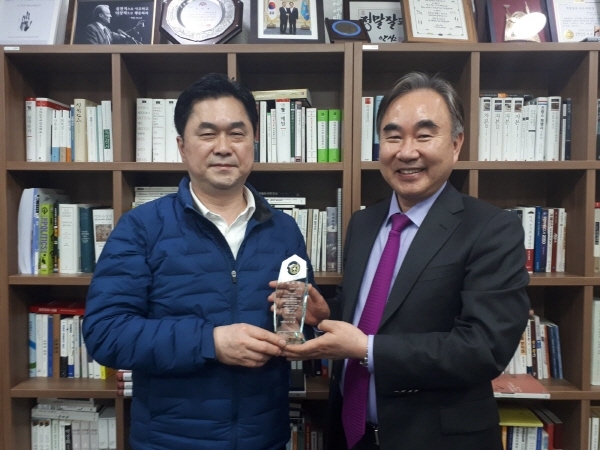 더불어민주당 김종민 의원, 국회입법조사처 공로패 수상