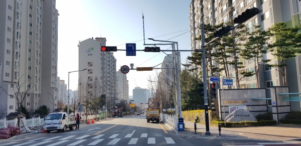 무인교통단속카메라 설치 모습