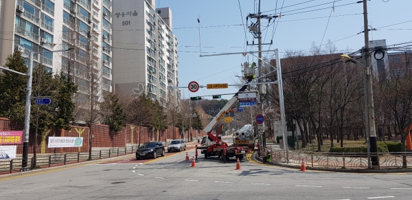 무인교통단속카메라 설치 모습