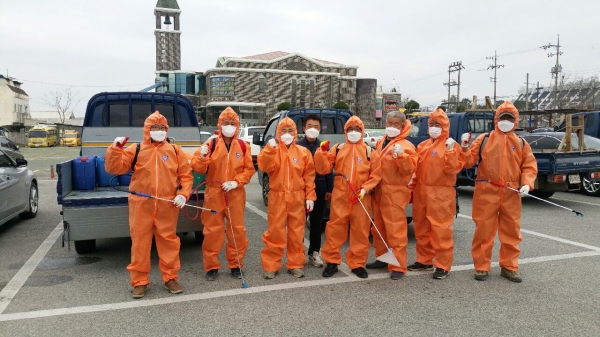 부여군 임업후계자 협의회 방역소독 장면