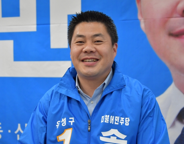 유성구의원 보궐선거에 출마한 더불어민주당 송재만 후보