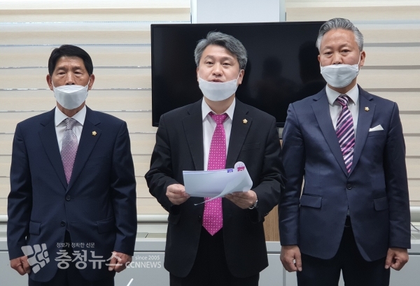 왼쪽부터 미래통합당 김홍태, 김수연, 오동환 대덕구의원 / 충청뉴스 이성현 기자