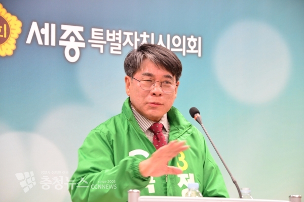 인터뷰 하는 정원희 민생당 세종을 국회의원 후보 / 충청뉴스 최형순 기자