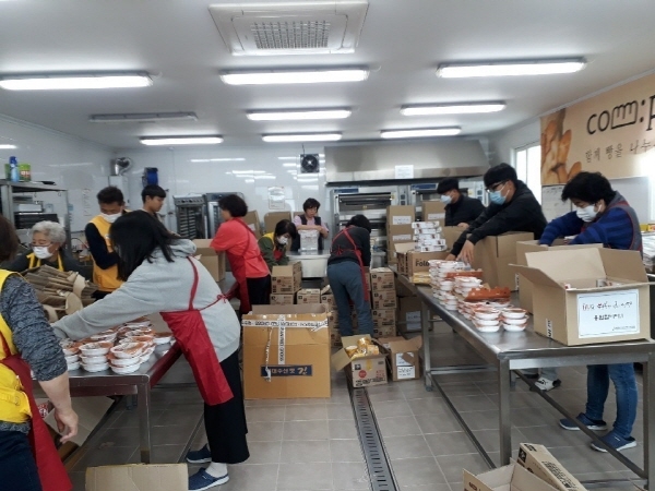 논산계룡교육지원청 교육복지센터, 초·중학교 취약계층 학생 지원물품 배송 사진