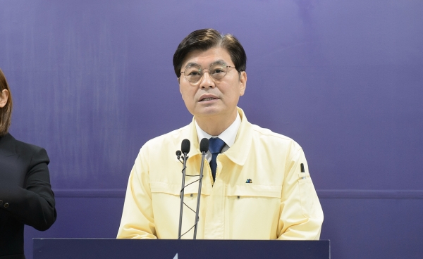 브리핑 하는 이춘희 세종시장