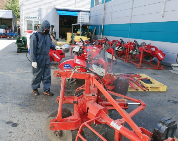 4~6월 토요일에도 농기계 임대-사전 방역소독 모습