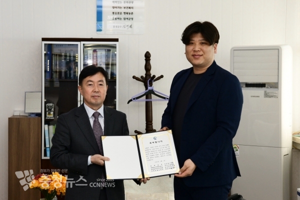 홍북읍 행정복지센터에서 열린 1,000번째 아기탄생 축하 선물전달식