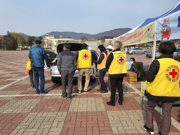 천안삼거리공원에 마련된 자동차 이동형 기부 부스 운영 모습