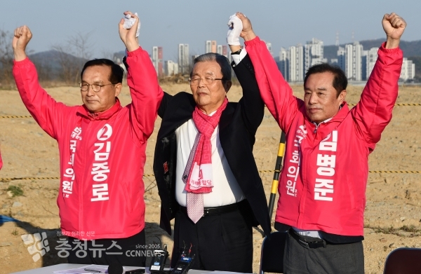 (왼쪽부터) 미래통합당 김중로 세종갑 후보, 김종인 총괄선대위원장, 김병준 세종을 후보