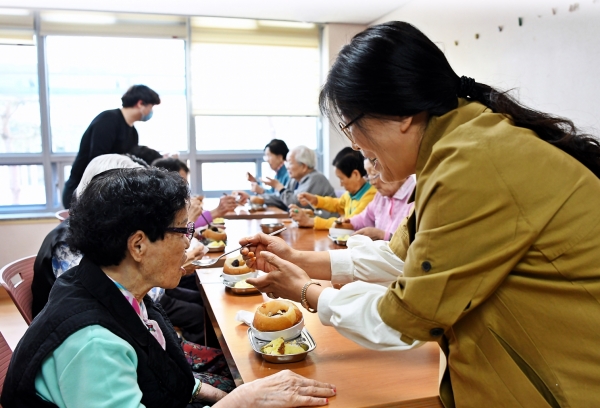 나주시 노인요양시설 어르신 대상 배숙 기부