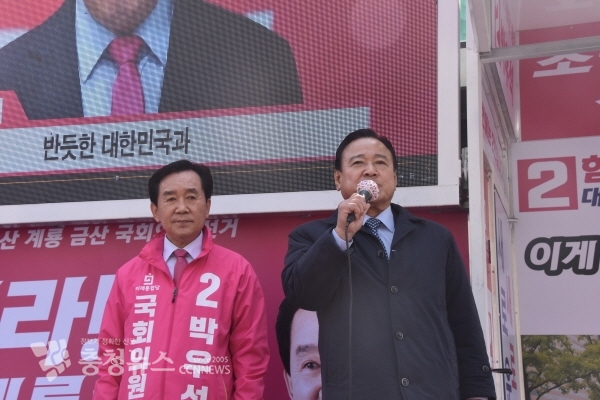 박우석 후보 지원유세에 나선 이완구 전 국무총리. / 조홍기 기자