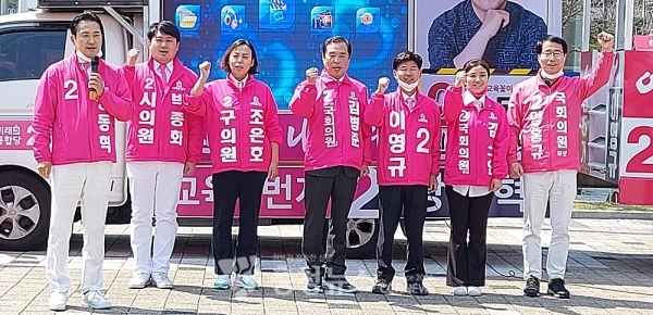 미래통합당 김병준 대전 서구을 총선 후보는 9일 대전 노은역 광장에서 열린 대전세종 상생벨트 다짐대회에서, 충청의 대권잠룡으로서 충청 대망론을 불 붙이는데 최선을 다하겠다고 약속했다.