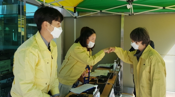 간부공무원, 청사 관리요원 및 학원 관계자 격려