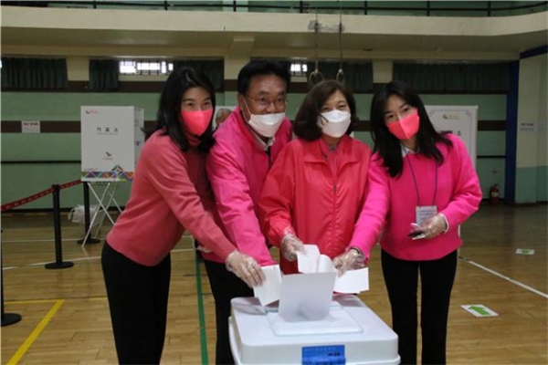 정진석 후보 가족 사전투표