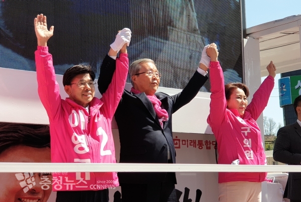 (왼쪽부터) 미래통합당 이영규 서구갑 후보, 김종인 총괄선대위원장, 최병순 서구의원 후보.