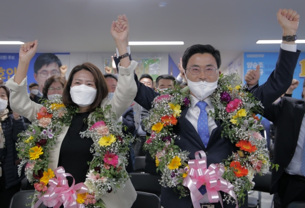 천안병 더불어민주당 이정문 당선자 부부