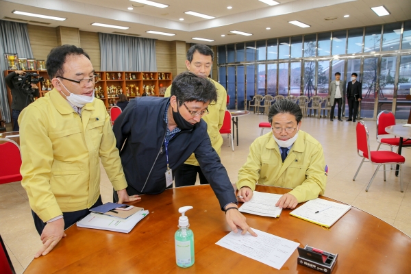 코로나19 긴급생활안정자금 신청 접수 장면