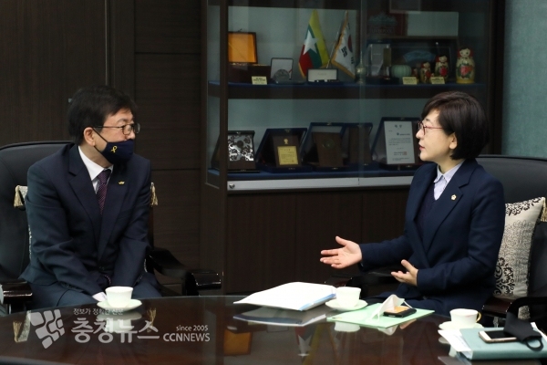 최교진 세종시교육감과 세종시의회 이순열 의원