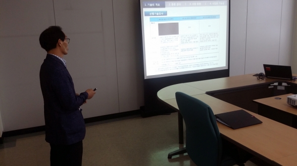 지난 2015년 발명자인터뷰 심사에서 산학협력단 모중환 교수가 발표하고 있는 모습